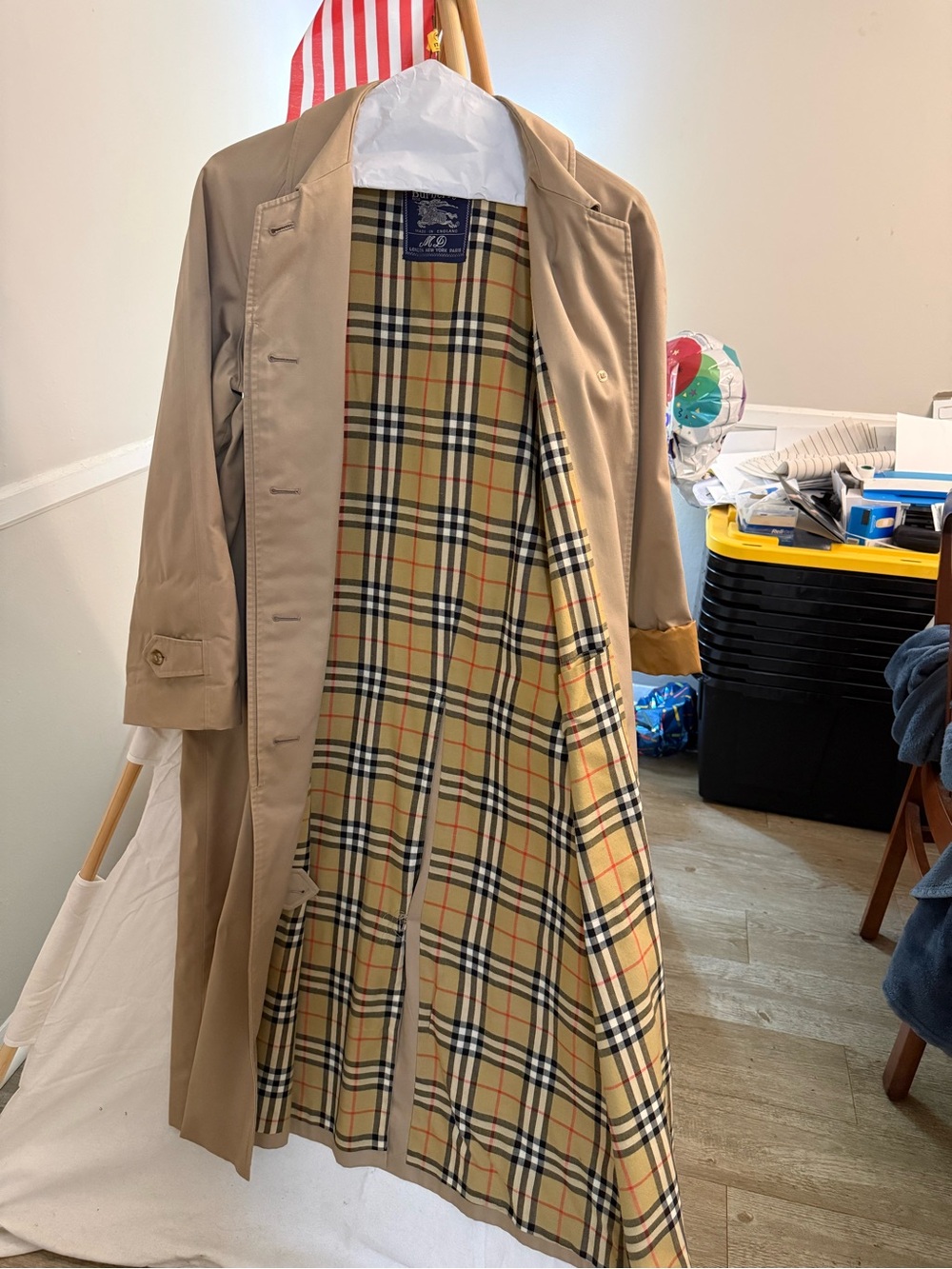 Burberry Beige Women's Trench Coat with Gold Lining Detail - Picture 2 of 11